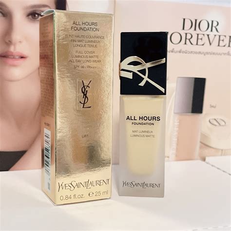 รีวิว 5 เหตุผลที่ คุณควรซื้อ YSL All Hours Foundation